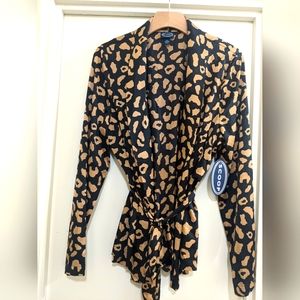 Scoop NYC wrap blouse in black/tan animal print 🐆